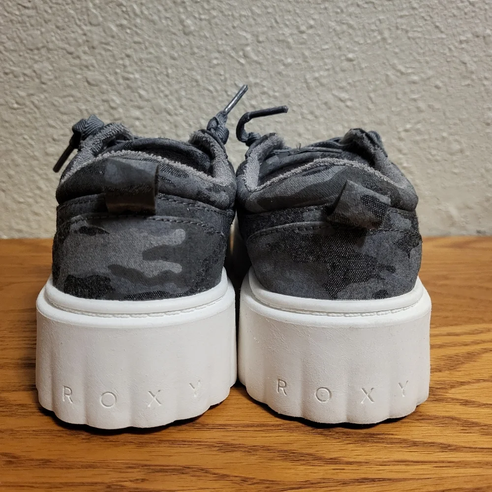 Roxy Gray Camo Sheilahh Sneaker Size 7½
